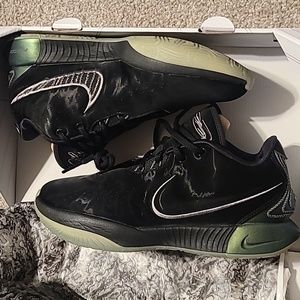 Nike Lebron XXI